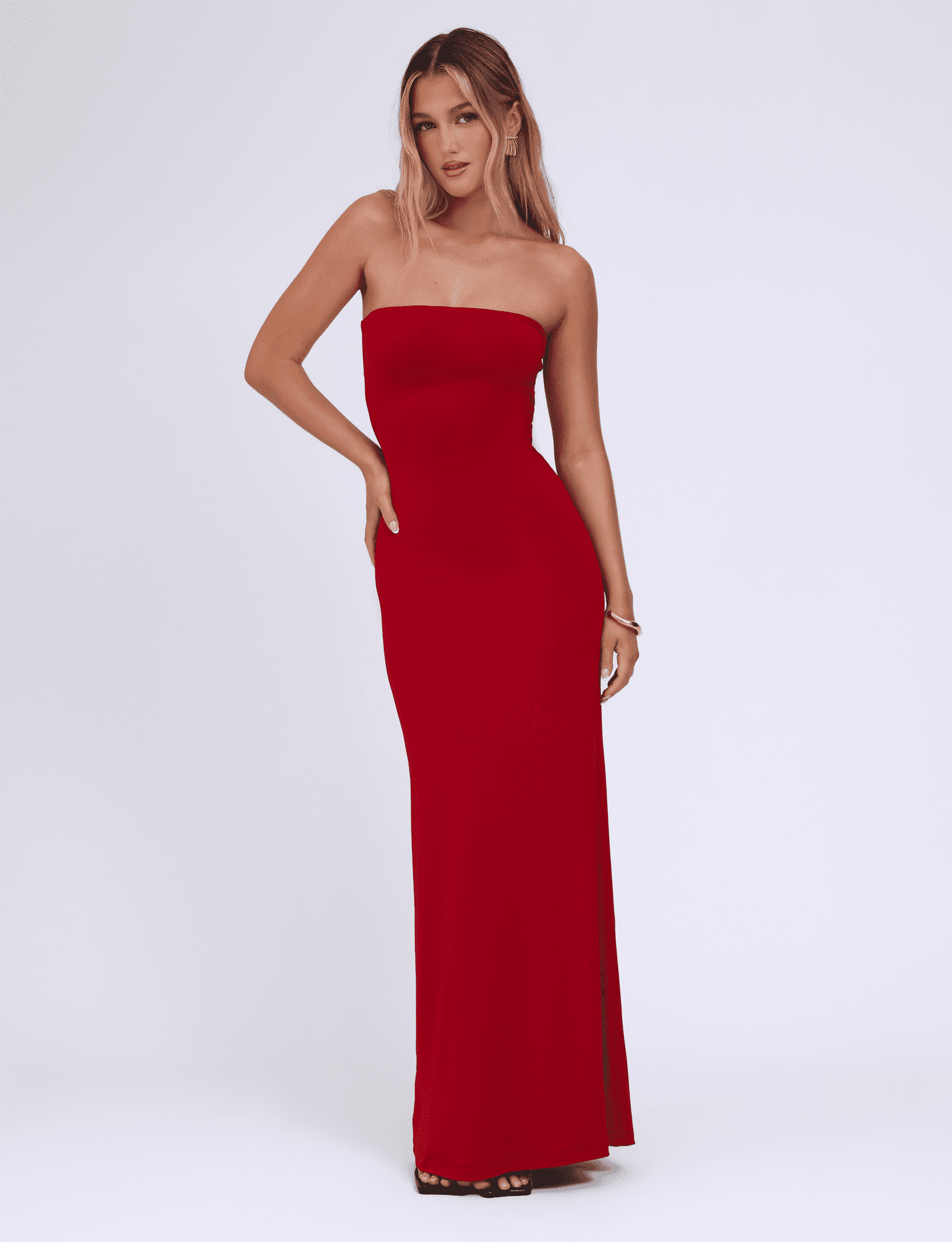 TM16587-RED-03-DANIELADRESS-RED4.png