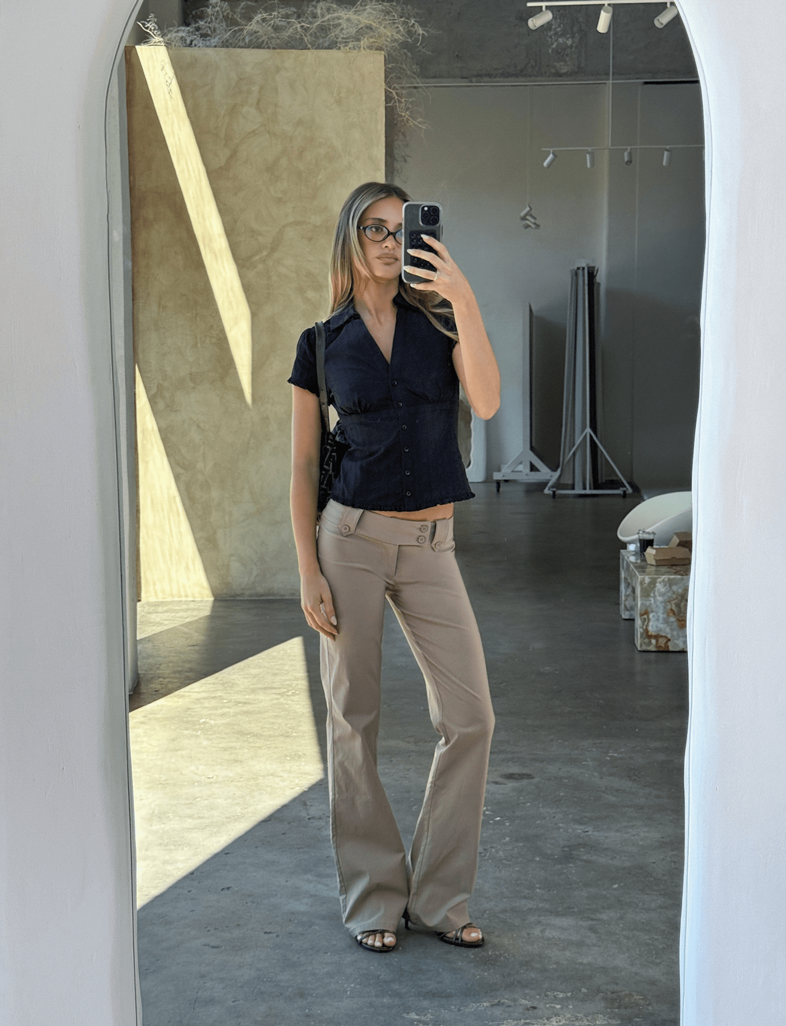 TM17442_VALERIASHIRT_BLACK__1.png