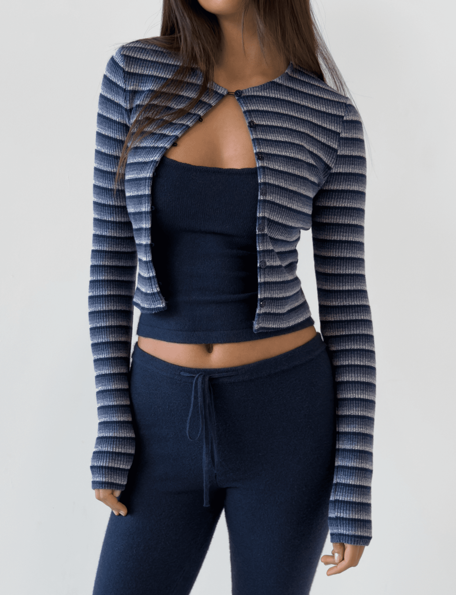 TM17735_LEORA_TOP_NAVY_3of3.png