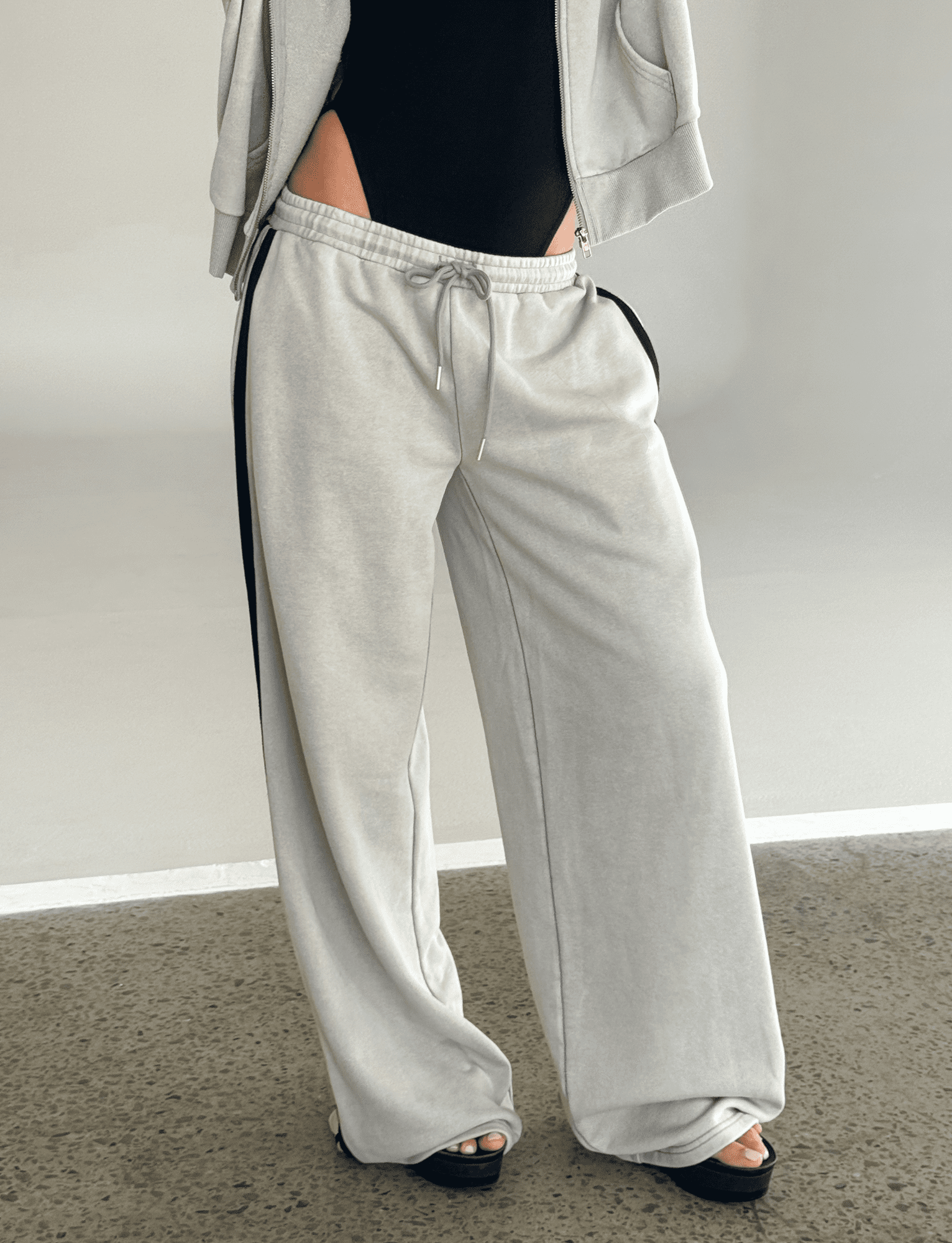 TM17876_PAYTON_TRACKPANT_STONE__6.png