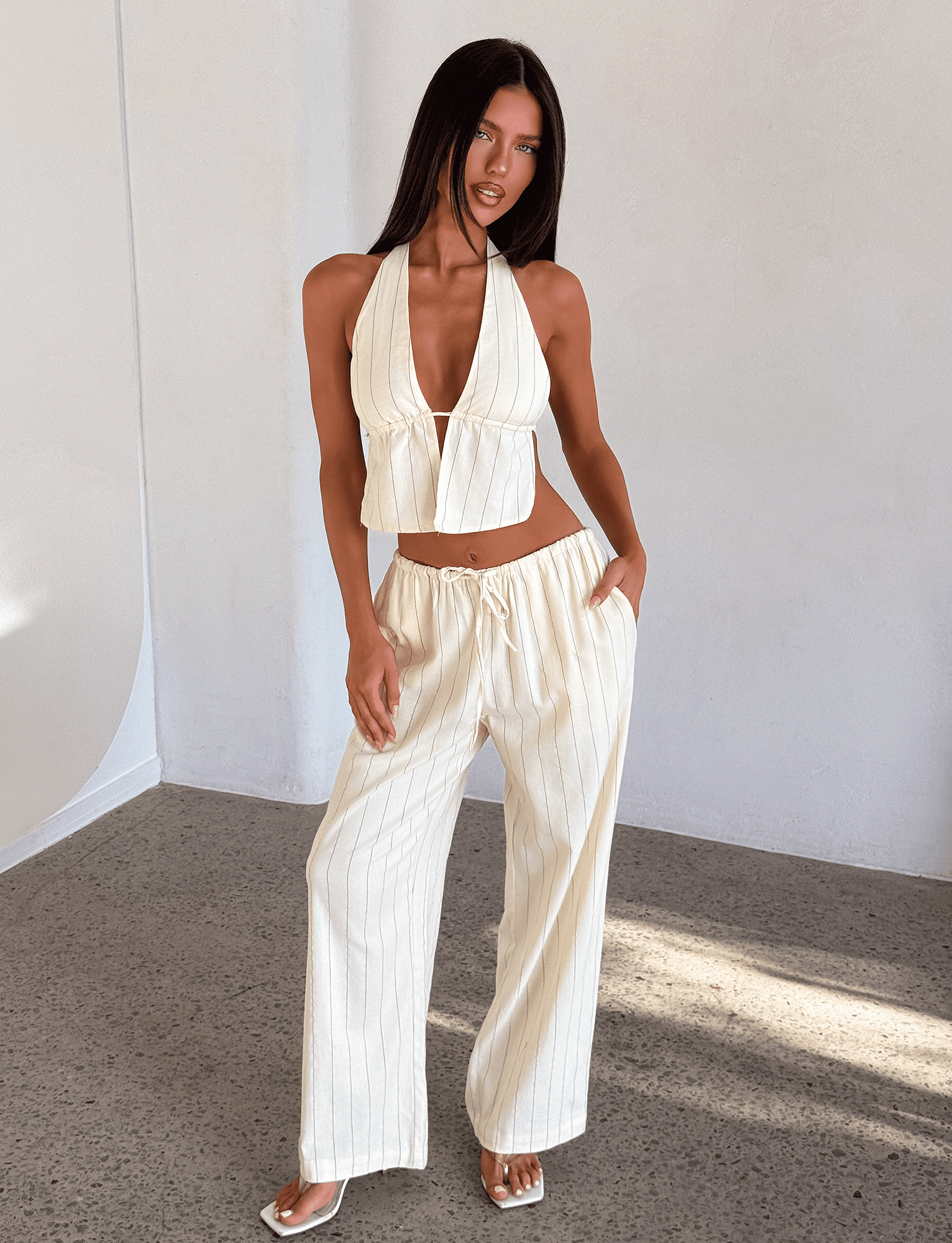 TM18127_LAINEYTOP_WHITEPINSTRIPE_2.png