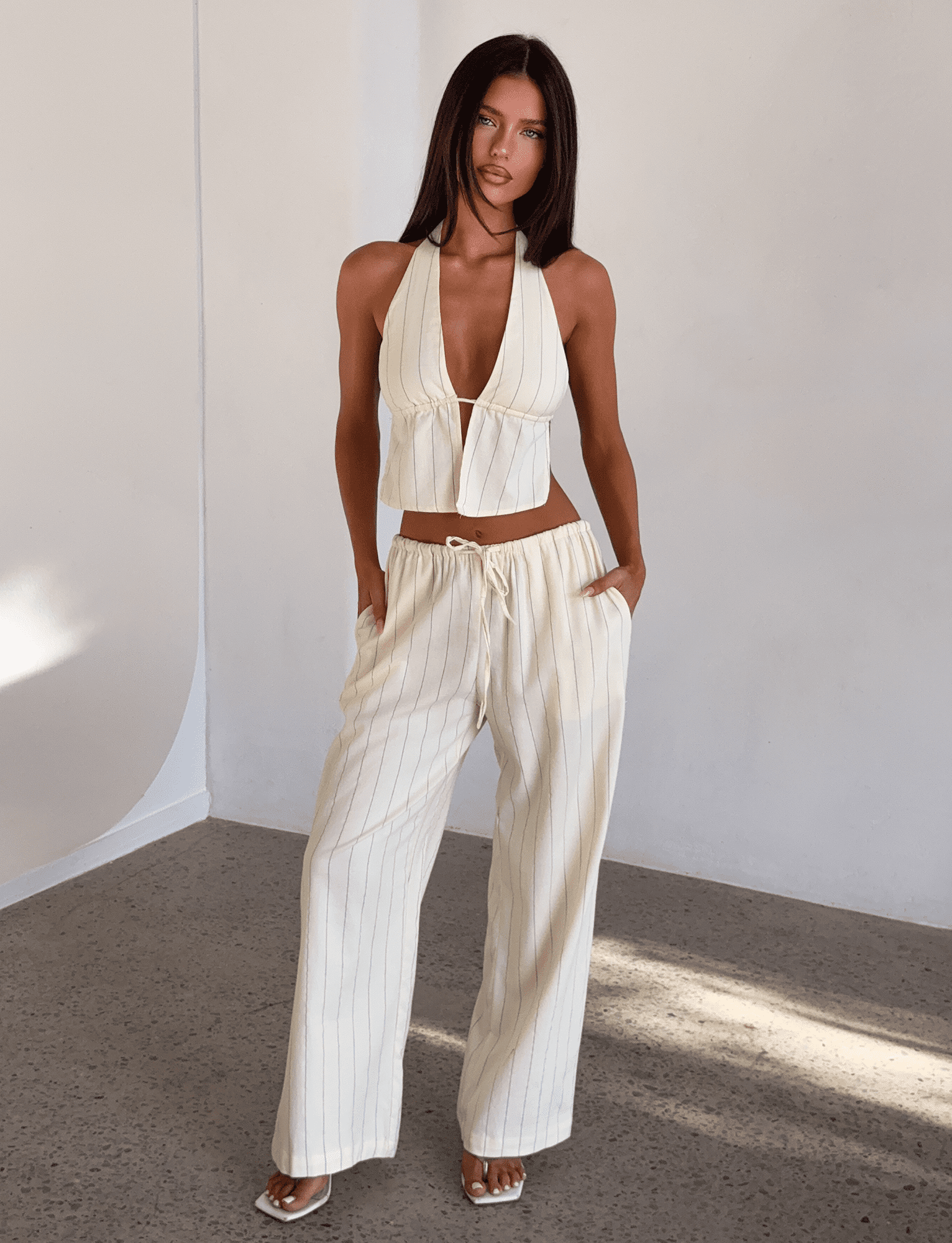 TM18127_LAINEYTOP_WHITEPINSTRIPE_3.png