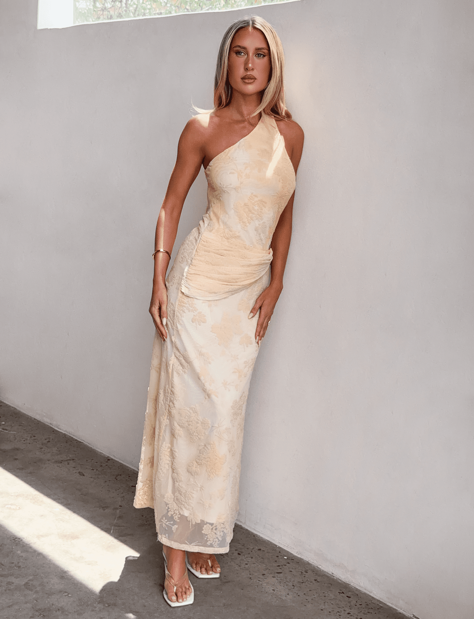 TMDE30215_CHARLYSEMAXI_DRESS_FLORAL_2.png