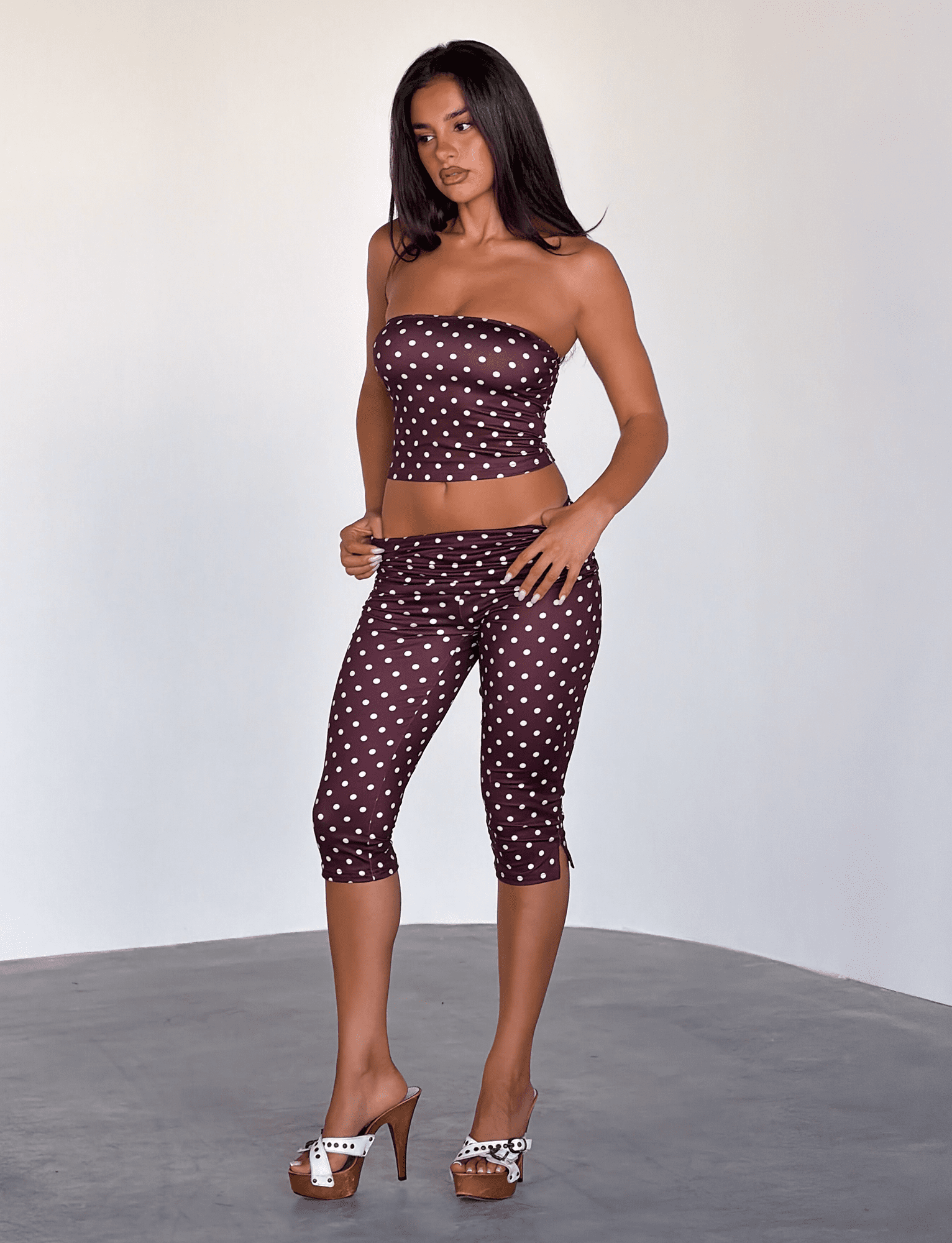 TMTP4943_VALIPOLKADOT_CHOC_5_cb09d545-9b05-4cf4-8df9-2889e4204335.png